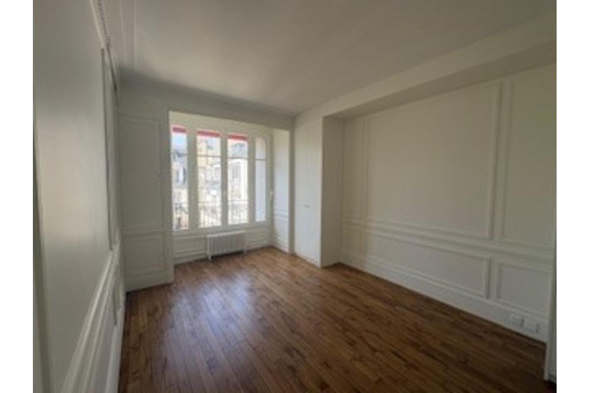 L2010F_gchambre